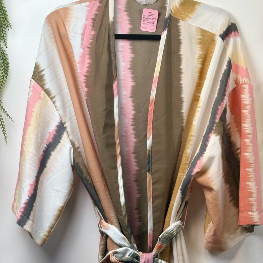Beautiful kimono. Brand - Mignon Doo . Size medium.
